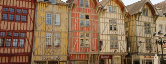 23-30 May: Foux du fafa through France